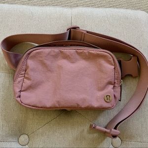 Lululemon everywhere belt bag pale pink NWOT